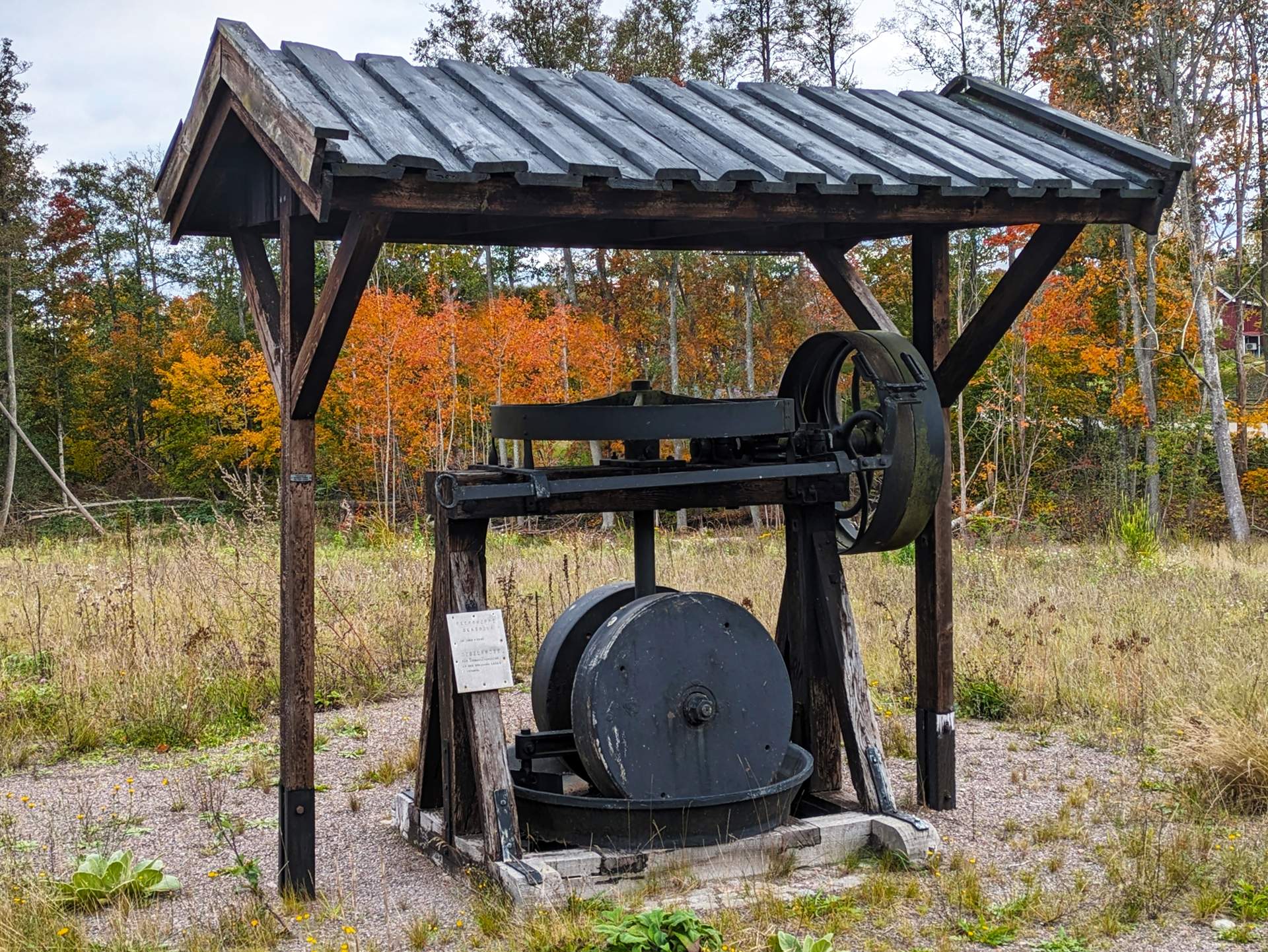 bild på degelkrossen som finns kvar som monument